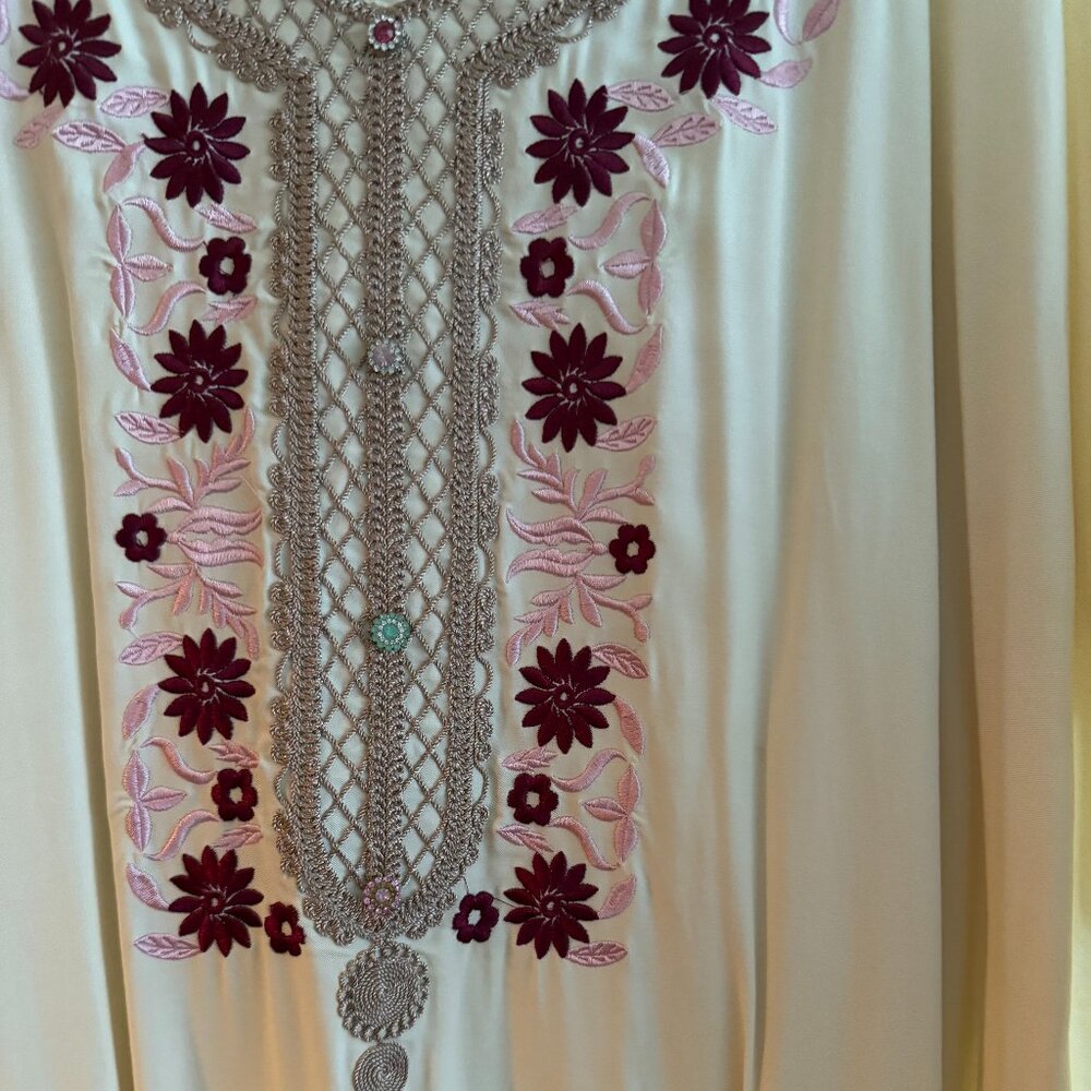 IVORY AND ROSE KAFTAN - Picture 2 of 4